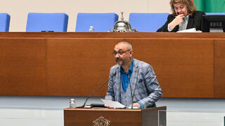Парламентът разреши Висшето училище по застраховане и финанси да стане университет