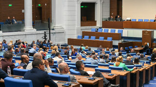 Парламентът реши фармация да се учи и в Бургас, ветеринарна медицина - и в Плевен