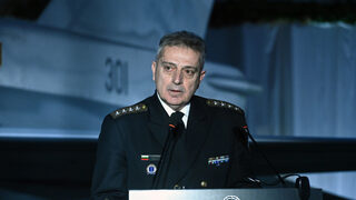 Началникът на отбраната: Купихме си самолет за война, с който нашият <span class="highlight">пилот</span> може да победи