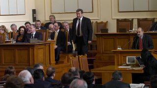Опозицията се готви утре да внесе вот на недоверие към кабинета