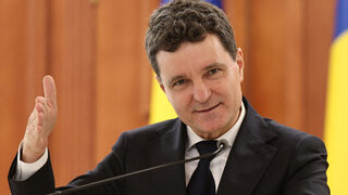 Новият румънски президент спешно подновява преговорите за коалиция