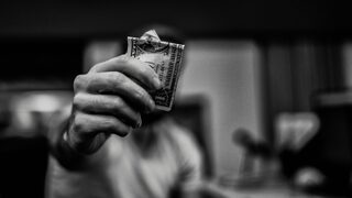 България остана единствена от ЕС сред проблемните страни в списъка за пране <span class="highlight">на</span> пари