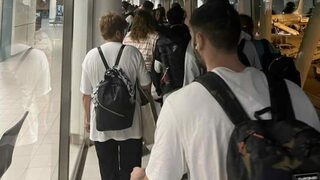 Министър Караджов свиква спешна среща, заради блокирани на летището пътници