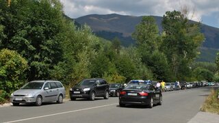 За два часа днес ще се ограничава движението по Подбалканския път край Пирдоп.