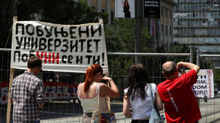 Шестима души са арестувани по подозрение, че подготвят преврат в Сърбия