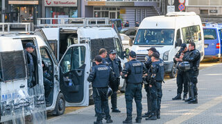 Протест срещу еврото блокира района около Дома на Европа в София