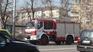 Пожар избухна в двора на Техническия университет във Варна