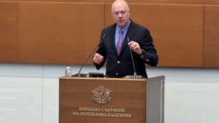 Правителството на Росен Желязков се изправя пред трети вот на недоверие