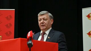 Компартията в Русия обяви за грешка доклада на Хрушчов, развенчал Сталин