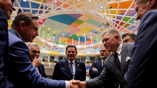 Премиерът на Словения се размина с парламента заради разходите за отбрана