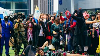Фотогалерия: Близо 30 хиляди посетиха тазгодишното издание на "Анивенчър комик кон"