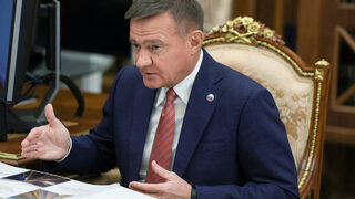Уволненият руски транспортен министър беше открит мъртъв в колата си