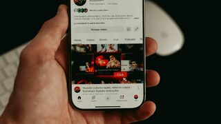 Модератори на съдържание във фирми като Telus се обединяват заради психически травми