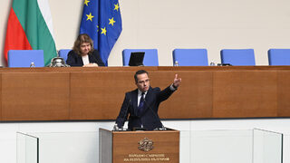 Дебатите в парламента за четвъртия вот на недоверие към правителството (видео)