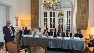 Млади българи и македонци търсят път към другия, а Франция и Германия помагат