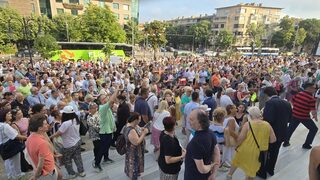 Хиляди протестираха във Варна срещу задържането на кмета на града
