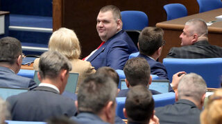 Мнозинството в парламента прие промените в антикорупционния закон на второ четене (видео)