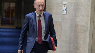 Просветният министър отново е наредил училищата да се въздържат от <span class="highlight">руски</span> събития