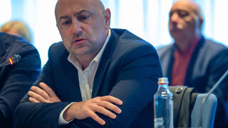<span class="highlight">Каримански</span> упрекна финансовото министерство за забавена кампания за еврото