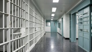 Френски затворник избяга в чувал за пране
