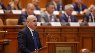 Румънското правителство оцеля при вот на недоверие, данъците скачат