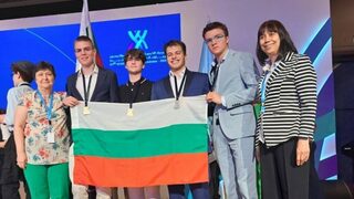 Български ученици се завърнаха с четири медала от Международната <span class="highlight">олимпиада</span> по химия