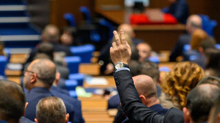 Парламентът прекрати правомощията на член на Комисията за надзор на одиторите