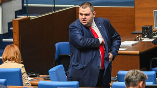 "Ди Велт": Как един олигарх разширява властта си в България