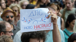 "Долу прокурорската мафия": Протестът в София в подкрепа на варненския кмет (видео)