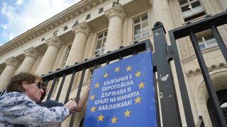 Интелектуалци настояват за европейско разследване на Пеевски