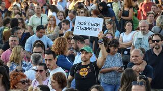 В проучване българите категорично посочват три сектора като най-корумпираните