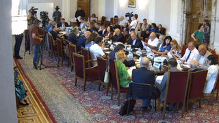 Комисията по <span class="highlight">здравеопазване</span> прие на първо четене промени в заплащането на младите медици (видео)