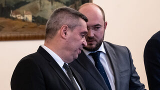 Кабинетът е отложил решението за създаване на "Магазин за хората"