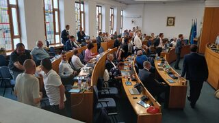Спор между общинари: Може ли монтаж на газов компресор да струва 700 хил. лв.