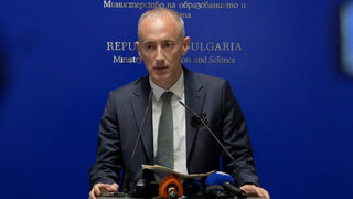 Със стипендии от 665 евро нова програма ще стимулира младежи да следват в България