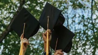 Лауреатите от олимпиади ще учат <span class="highlight">безплатно</span> и със стипендии в държавните университети