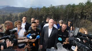 Опозицията атакува управляващите, не се справяли с пожарите