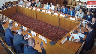 Без забрана на частния <span class="highlight">хазарт</span>: Комисията за младежта и спорта отхвърли законопроект на МЕЧ (видео)
