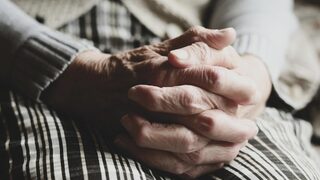 "Спасявай се сам": Държавата прати психично болни в дом без условия да бъдат обгрижени