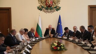 Кабинетът днес повторно ще опита да създаде "Магазини за хората"