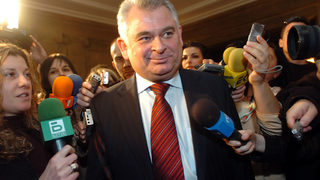 Шефът на разузнаването поиска промени в закона <span class="highlight">за</span> <span class="highlight">досиетата</span>