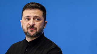 Зеленски предлага да се разреши на украинците до 22 г. да излизат от страната
