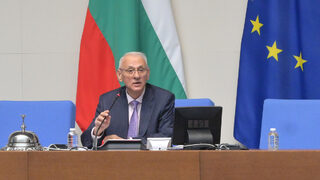 Здравният министър спря износа на лекарство за бъбречна недостатъчност