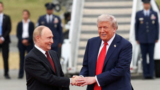 Фотогалерия: Срещата Тръмп – Путин в снимки