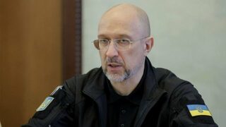 Украинската армия няма да намалее след края на войната, твърди министърът на отбраната