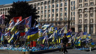 Отказът от Крим и Донбас би отнел време, каза Киев, докато се готви за война и през 2026 г.