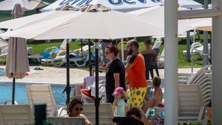Тийнейджър е със съмнения за комоцио след воден атракцион на Слънчев бряг