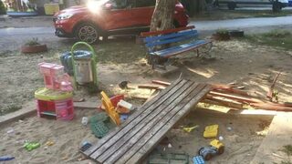 Пиян шофьор удари три автомобила и унищожи детска площадка в София
