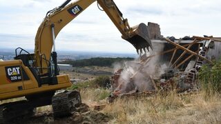 Общината в Стара Загора започна премахването на незаконни ромски постройки върху гора