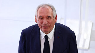 Френският премиер поиска <span class="highlight">вот</span> <span class="highlight">на</span> <span class="highlight">доверие</span> заради бюджета